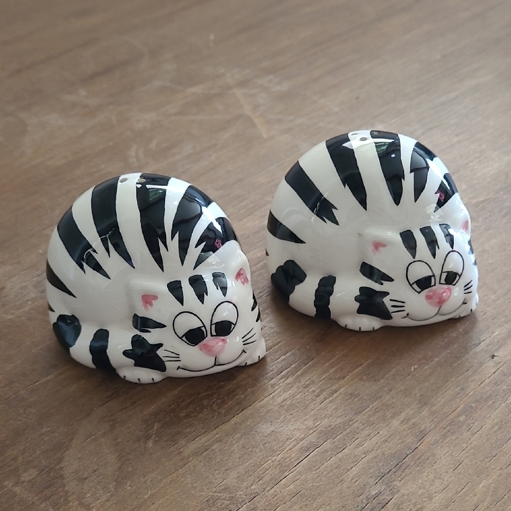 Cute Striped Cat Shakers